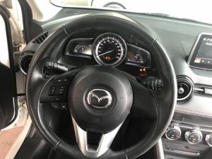 Bán Mazda 2 All new 1.5AT 5 cửa màu trắng camay số tự động sản xuất 2015