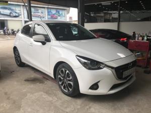 Bán Mazda 2 All new 1.5AT 5 cửa màu trắng camay số tự động sản xuất 2015