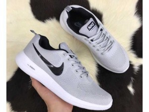 Nike zoom xám , size 42
