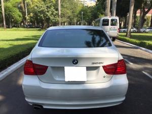 Gia đình cần bán BMW 320i trùm mền ít đi, sản xuất 2010, màu trắng,