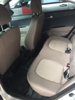 Bán Hyundai Grand i10 sedan 1.2MT bản đủ số sàn sản xuất 2018 màu bạc lăn bánh 4000km