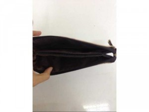ví cầm tay hình cô gái