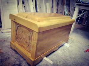 Quách gỗ vàng tâm 01