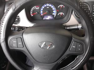Bán Hyundai Grand i10 1.2MT 2018, màu bạc, bản đủ, đúng chất, giá TL, hổ trợ góp