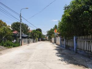 gần nhà dan, có tường raò theo mô hình an toàn đẹp