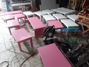 Bàn bệt trà sữa nhiều màu sắc.