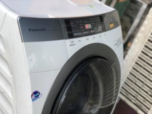 Máy giặt cũ Panasonic NA-VR3600L sấy bơm nhiệt 2010