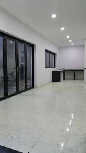 Nhà 1L mặt tiền đường 6m, cách cổng bệnh viện quốc tế 50m