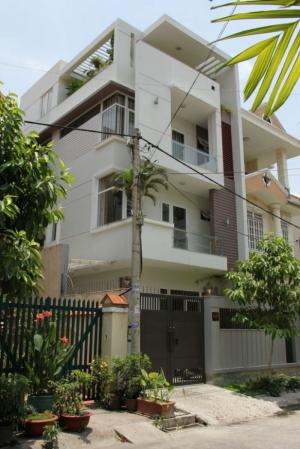 Cô Sáu Xuân cần bán nhà đường Nguyễn Thị Thập, Quận 7. Diện tích 99m2.