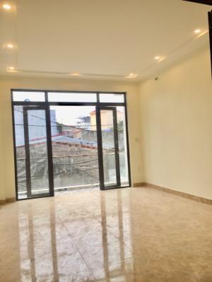 Nhà xây mới 4 tầng khung cột, đẹp, hiện đại, 2 mặt thoáng nội thất cao cấp, nằm trong ngõ rộng 5m