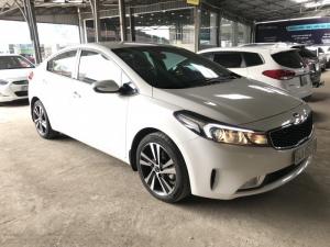 Bán Kia Cerato 1.6MT màu trắng số sàn bản đủ sản xuất 2018 lăn bánh 4000km xe như mới