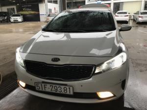 Bán Kia Cerato 2.0AT màu trắng số tự động sản xuất 2016 biển Sài Gòn