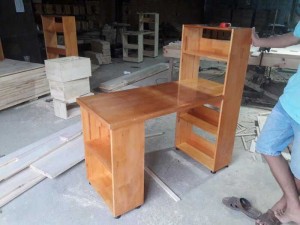Bàn học liền kệ sách gỗ (free ship)