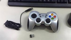 Tay game không dây Logitech F710