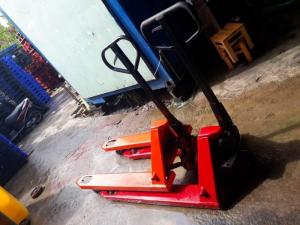 Xe nâng hàng cũ giá rẻ
