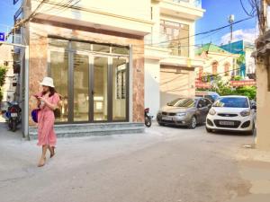 Nhà xây mới 4 tầng khung cột, đẹp, hiện đại, 2 mặt thoáng nội thất cao cấp, nằm trong ngõ rộng 5m