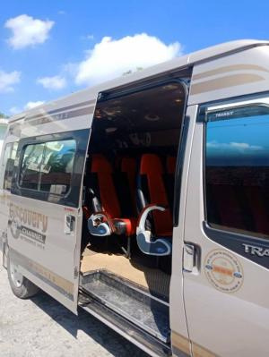 Cần bán xe ô tô Ford Transit 16 chỗ sản xuất năm 2016, màu bạc, km đã đi 51.000km, còn bảo hành 1 năm.