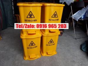 thung-rac-dap-chan-15-lit-mau-vang