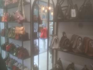 Sang nhượng cửa hàng quần áo túi xách thời trang DT 30 m2 MT 3 m Phố Ngô Thì Nhậm Q.Hà Đông HN