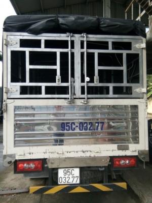 đuôi xe sau cứng cáp