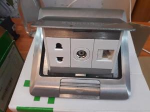 Ổ cắm âm sàn cho concept có đế âm, màu nhũ vàng schneider cao cấp