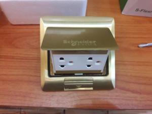 Ổ cắm âm sàn cho concept có đế âm, màu nhũ vàng schneider cao cấp