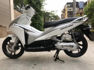 Bán xe honda Airblade màu trắng fi 2014 chính chủ gia đình sử dụng