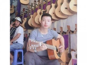 Đàn guitar. Sáo và ukulele