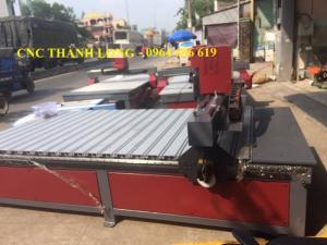 Máy 1325 cắt quảng cáo , máy cắt nội thất, đục vách ngăn chất lượng