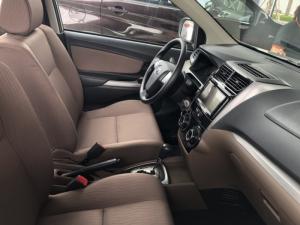 Toyota avanza 1.5g at màu vàng giao ngay