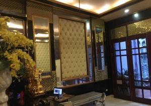 + Diện tích 70m2, xây 11 tầng thang máy, thiết kế hiện đại.
+ Đường trước nhà đủ rộng để xe 54 chỗ quay đầu.
+ Đây là nơi ăn chơi thứ nhì của khu vực Mỹ Đình - Cầu Giấy, ngày nào cũng đón hàng trăm nam thanh nữ tú đến vui chơi giải trí từ sáng đến nửa đêm. Theo đó là doanh thu hàng tháng lên tới 500 triệu.
+ Tầng 1: Lễ tân, phòng chờ.
+ Tầng 2-11: Bao gồm 14 phòng hát siêu VIP, 8 phòng chức năng, sân phơi.
+ Sổ đỏ chính chủ, vuông vắn, giá bán 14 tỉ có thương lượng.
Liên hệ: Thái Hưng - 0837838786
Thân mến & Trân trọng!
