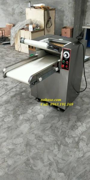Máy cán bột mì tự động
