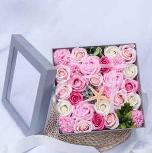 Hoa sáp thơm hay còn gọi là sáp thơm vĩnh cữu là sản phẩm được tạo hình đẹp mắt và sống động cùng hương thơm quyến rũ, là quà tặng thú vị mà bạn có thể lựa chọn để dành cho người mà mình yêu quý.
