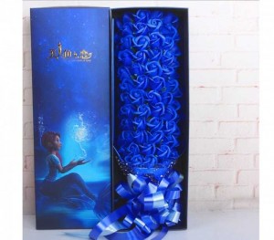 Với màu sắc tự nhiên, đẹp mắt, được tạo hình khéo léo từ sáp, có thể lưu được hương thơm từ 2 - 3 năm, hoa hồng sáp trái tim sẽ giúp bạn gửi gắm những thông điệp đến yêu thương đến người nhận
