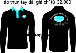 may áo thun tay dài màu đỏ tươi làm đồng phục cho nhân viên giao hàng
