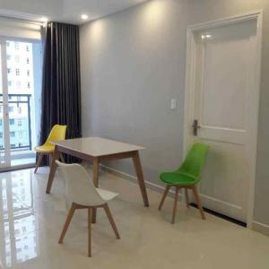 bộ bàn ăn dành cho căn hộ giá rẻ