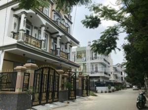 Nhà Huỳnh Tấn Phát Góc 2 Mặt Tiên 10m.Dt:7,5x13m,Sd=360m2, 1 Trệt 2 Lầu Sân Thượng+5pn,Sân Xe Hơi