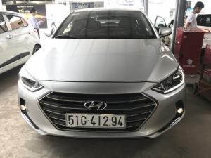 Bán Hyundai Elantra GLS 1.6MT màu bạc số sàn sản xuất 2017 biển Sài Gòn