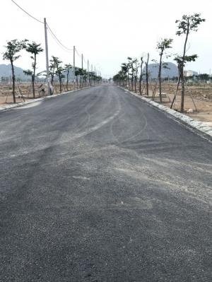 Bán cặp điện âm B2.22 đông nam gần cầu Minh Mạng sắp trải nhựa đường