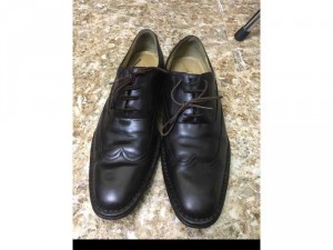 Đôi giày Lanew màu nâu đen cực sang, da đẹp cả trong lẫn ngoài, chắc chắn, siêu bền, đã dán đế trc