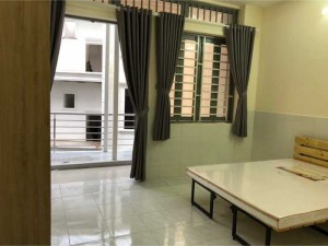 Phòng full nội thất có ban công