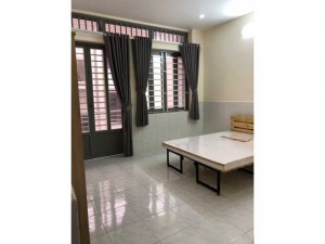 Phòng full nội thất có ban công
