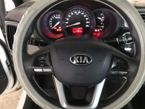 Bán Kia Rio 1.4MT màu trắng số sàn nhập Hàn Quốc 2016 biển Sài Gòn