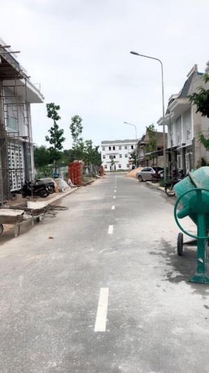 Bán Gấp Lô Đất Mặt Tiền Gần Chợ - Sổ Hồng Thổ Cư 100% - Công Chứng Sang Tên Ngay