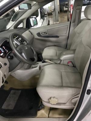 Bán Toyata Innova sx 2013 số tự động màu bạc
