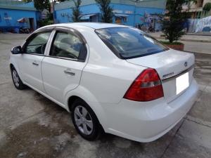 Gia đình cần bán Gentra 2011, số sàn, màu trắng còn đẹp như mơ luôn