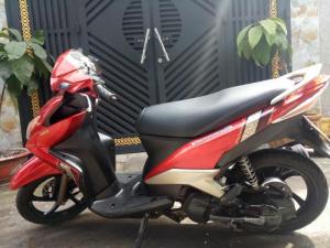 Yamaha Luvias màu đỏ-đen 2k12 mới 95% nguyên zin xe đẹp máy êm chạy mạnh vọt lợi xăng