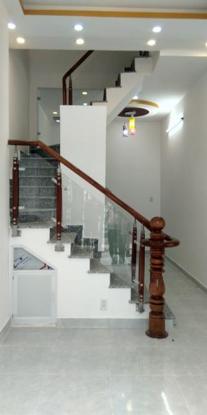 Nhà giá rẻ Huỳnh Tấn Phát thị trấn Nhà Bè, dt:3,2x7m, trệt 1 lầu+2pn+2wc. sổ hồng đầy đủ