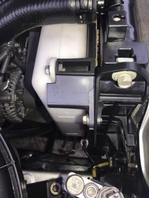 Cần bán Toyota Innova 2.0E đời 2012, màu bạc