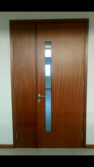 cửa gỗ chống cháy ,tấm phẳng, có kính